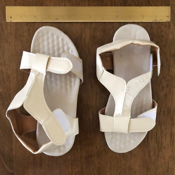 Women's Strap Sandals Velcro Attchments (new without tags) - Picture 7 of 8